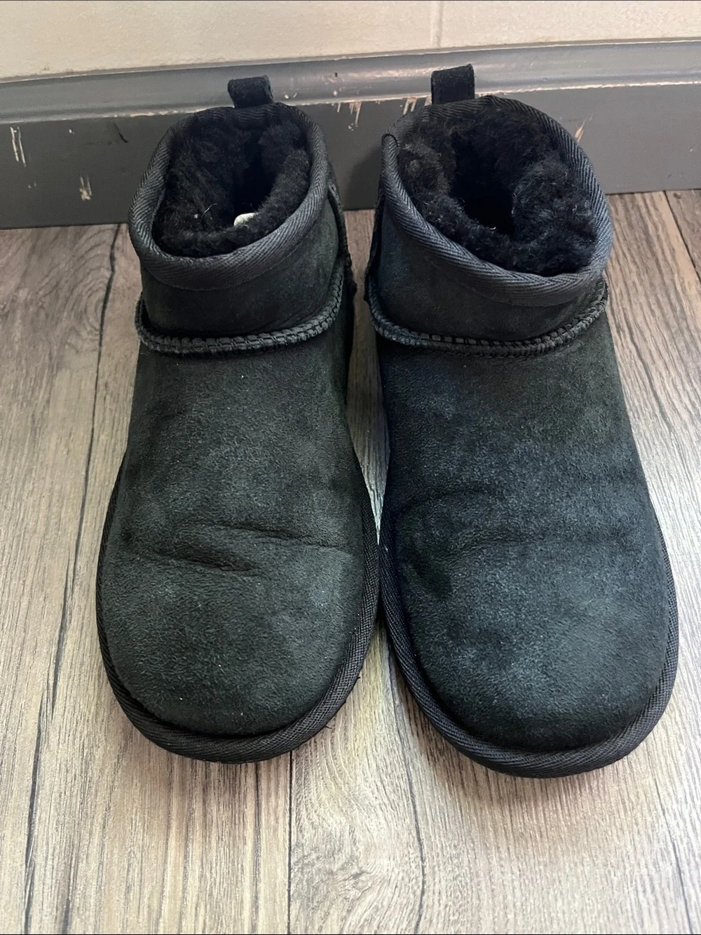 UGG Kids Classic Ultra Mini Boot - Black Size 2
